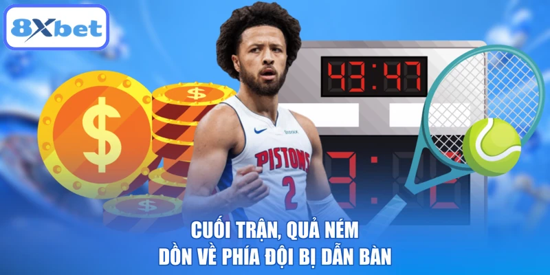 Cuối trận, quả ném dồn về phía đội bị dẫn bàn